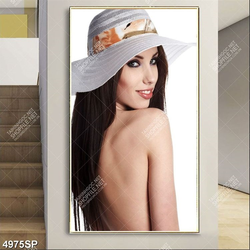 Tranh người đẹp khoe lưng trần treo spa