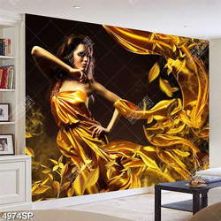 Tranh người mẫu mặc váy vàng nghệ thuật