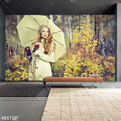 Tranh cô gái đứng che ô đứng trong rừng