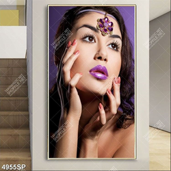 Tranh cô gái tô son tím