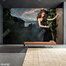 Tranh người đẹp mặc váy đen treo tường spa