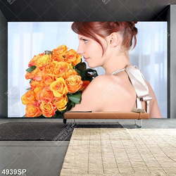 Tranh cô gái cầm bó hoa màu cam