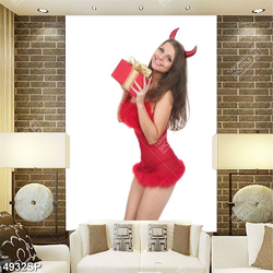 Tranh người mẫu mặc váy đỏ