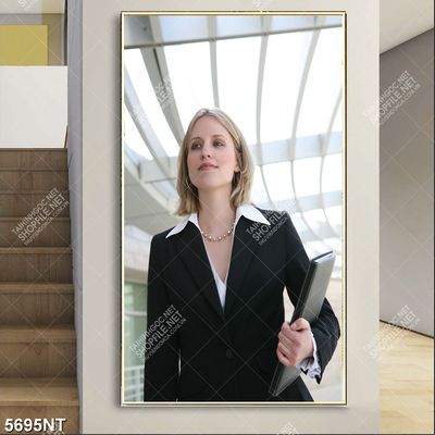 Tranh cô gái công sở xinh đẹp