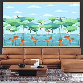 Tranh cá chép bơi dưới lá hoa sen ấn tường in uv