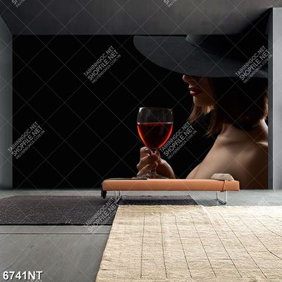 Tranh cô gái cầm ly rượu vang