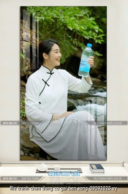 file tranh chan dung co gai ben song 09092025 vy