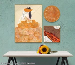 tranh dong ho co gai 3112022 dao