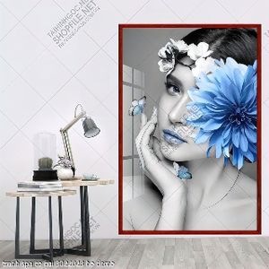 tranh spa co gai 3022023 ho